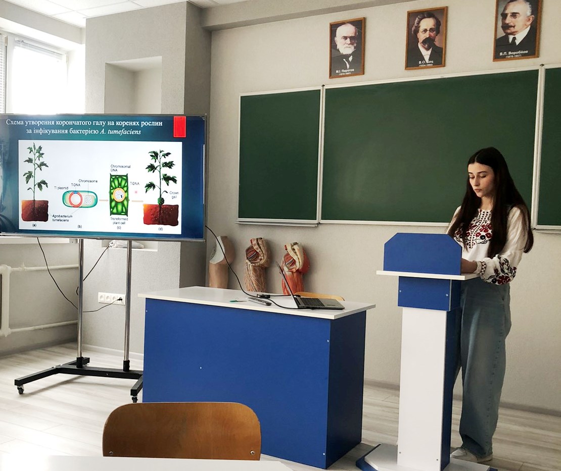 Доповідь Вікторії ФЕДОРЧУК на біологічній секції конкурсу